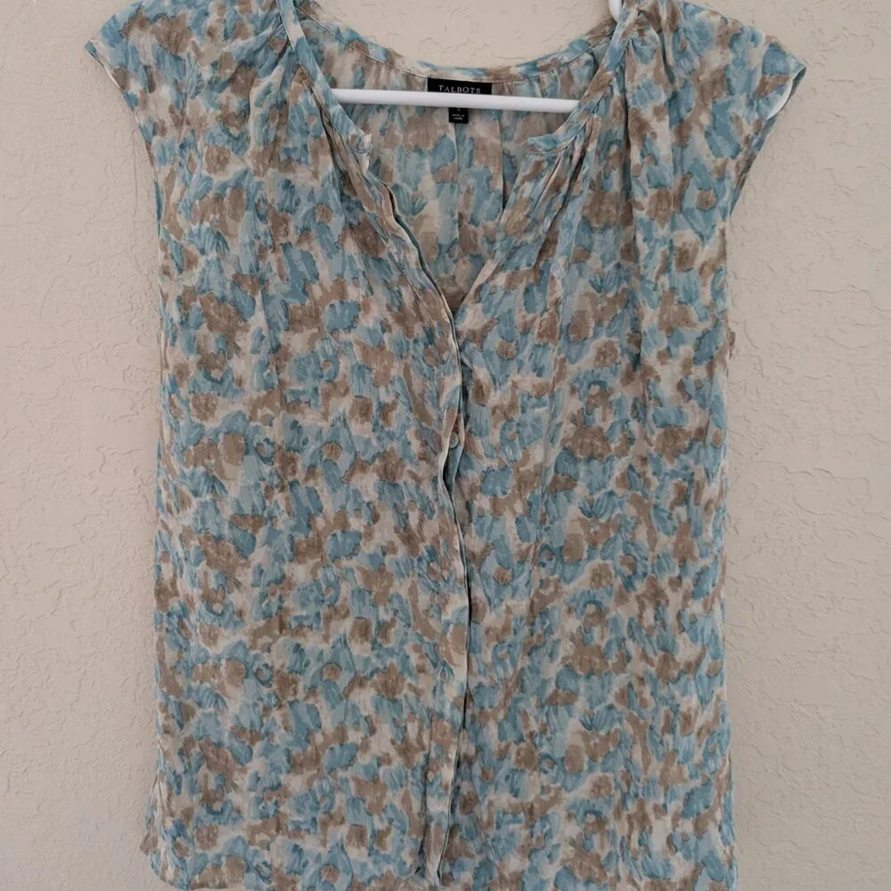 Talbots 100% Silk Watercolor Blue Button Blouse Size 4 - Picture 2 of 6